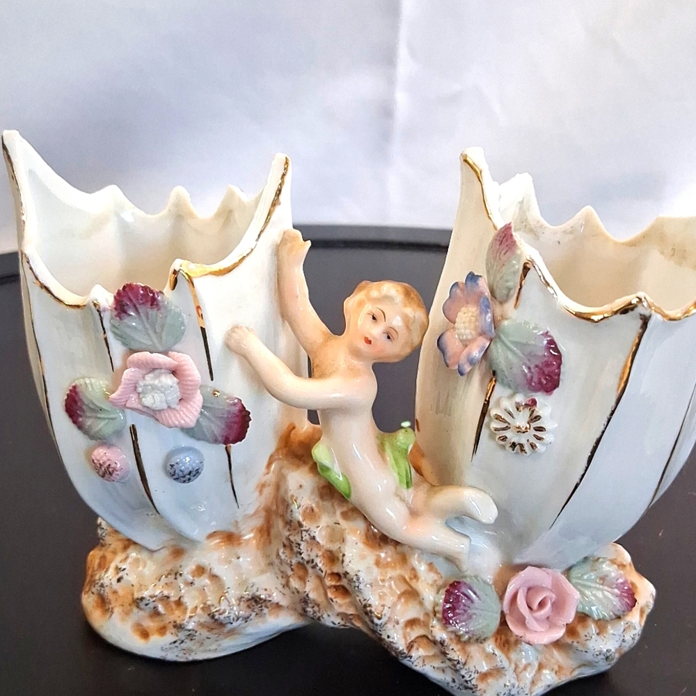 Vintage made in Japan double bud vase 5" Tall X 7"WIDE NO CHIPS OR  CRACKS